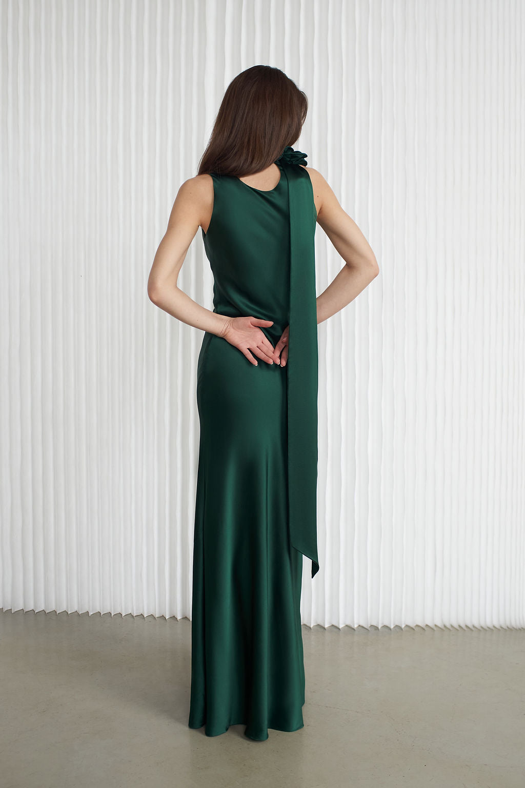 Luna Silky Bias Cut Dress Emerald - L Luna Silky Bias Cut Dress Emerald - L