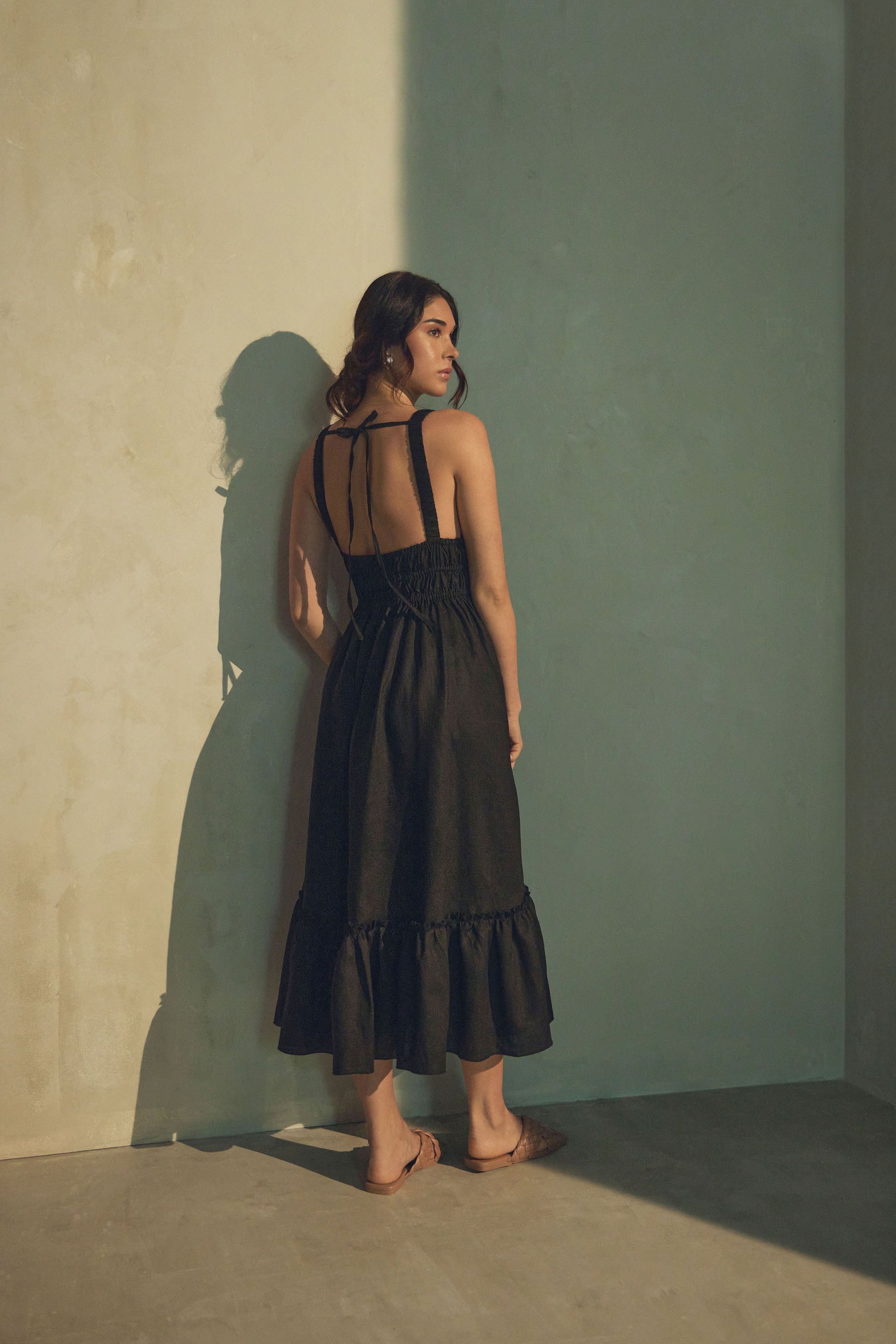 Amara Ruched Midi Linen Dress in Noir Black - M Amara Ruched Midi Linen Dress in Noir Black - M