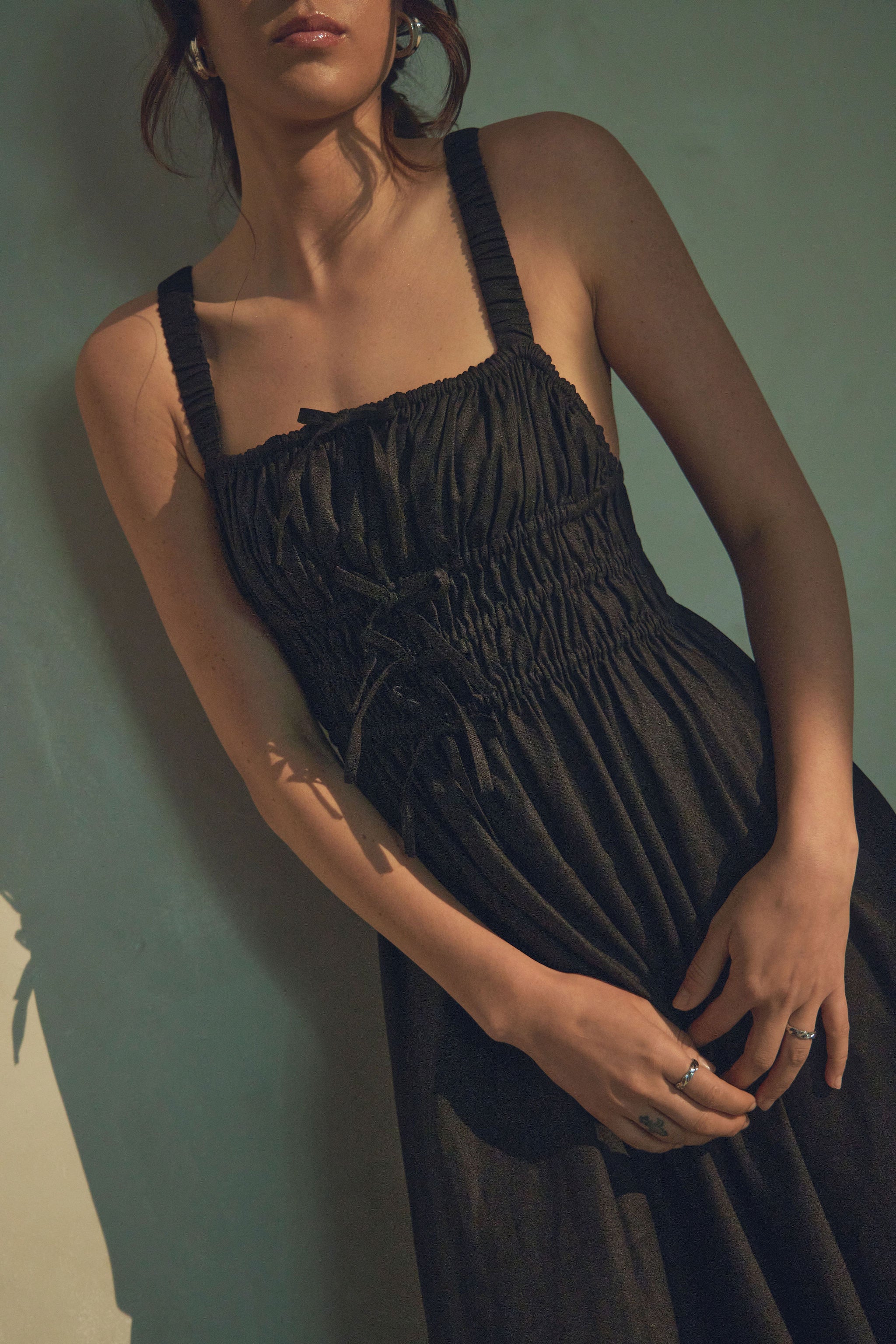 Amara Ruched Midi Linen Dress in Noir Black